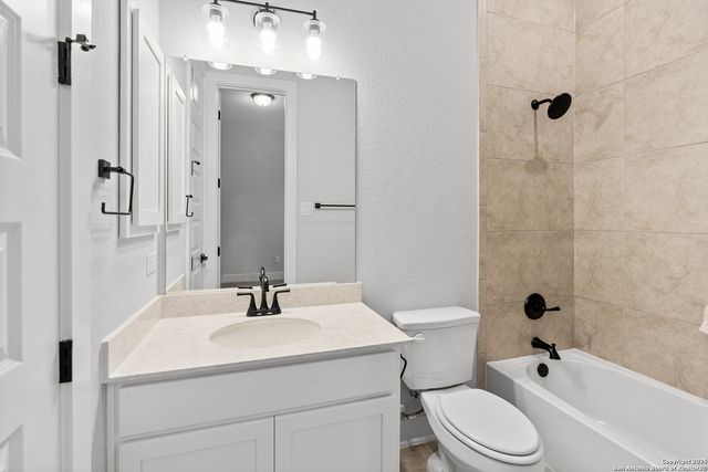 222 Raven Road, Castroville, TX 78009