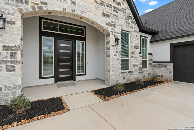 222 Raven Road, Castroville, TX 78009