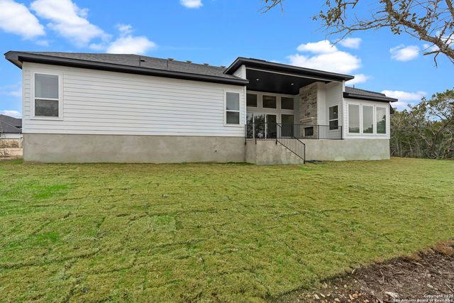 222 Raven Road, Castroville, TX 78009