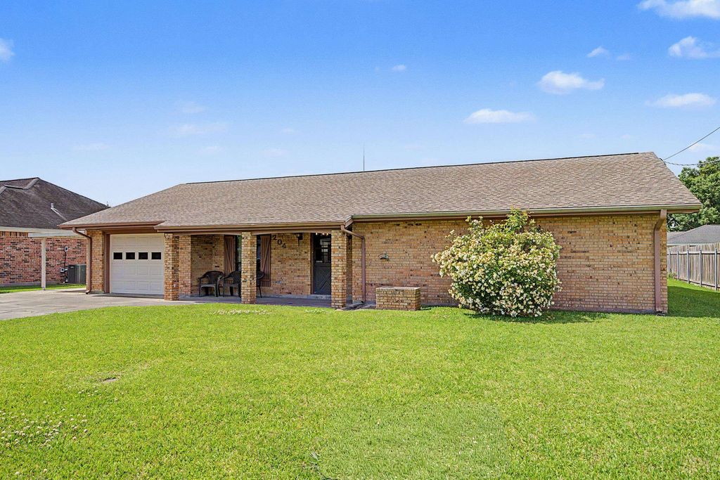 204 Holley Street, Thibodaux, LA 70301