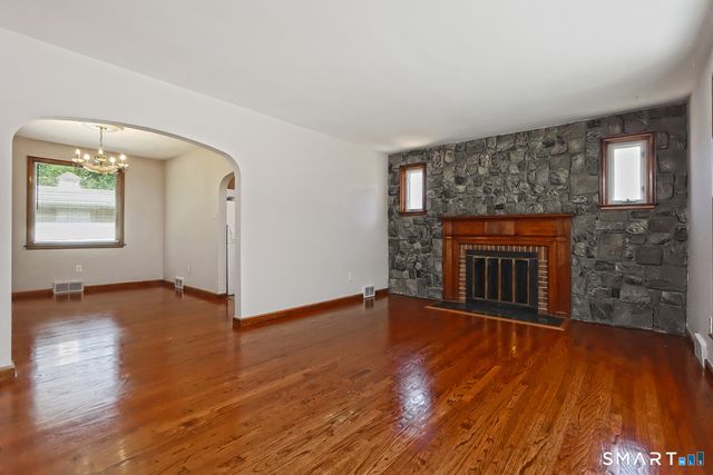 53 Raycroft Street, Milford, CT 06461