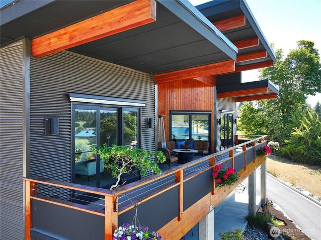 5453 Harborside Lane, Freeland, WA 98249
