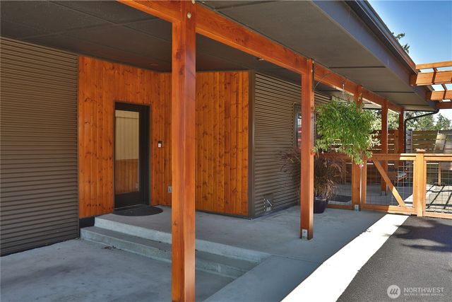 5453 Harborside Lane, Freeland, WA 98249