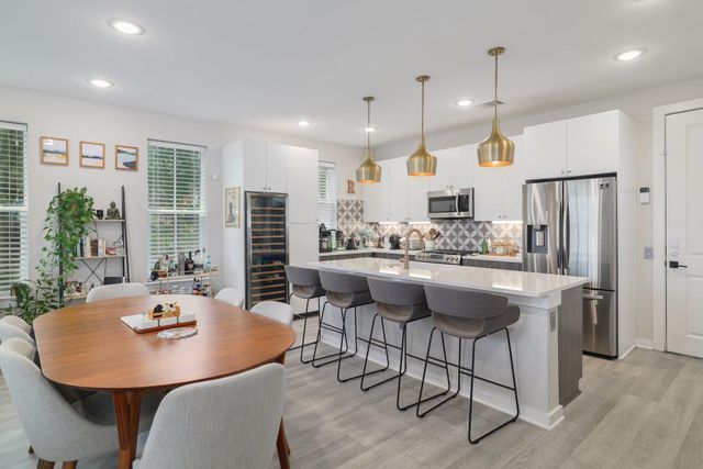 2624 Metcalfe RD 24, Austin, TX 78741