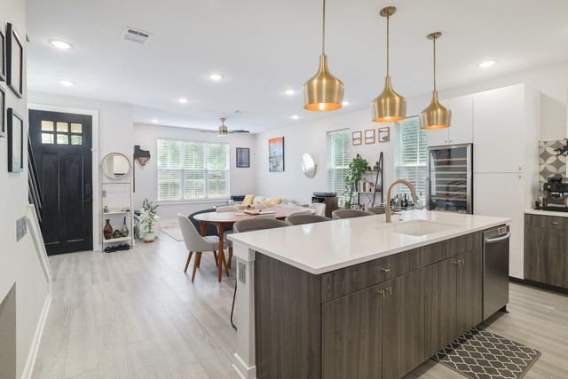 2624 Metcalfe RD 24, Austin, TX 78741