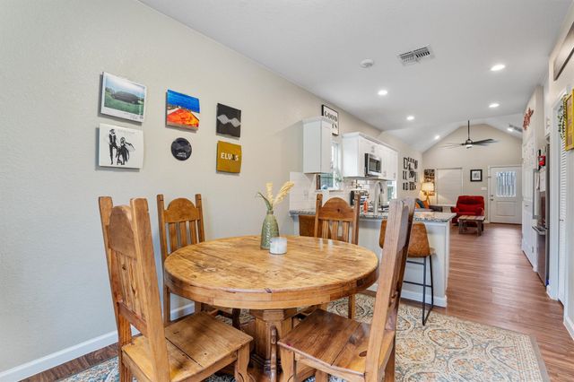 226 Spruce Ave, Luling, TX 78648