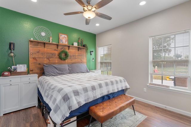 226 Spruce Ave, Luling, TX 78648