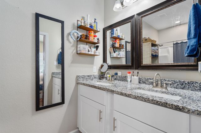 226 Spruce Ave, Luling, TX 78648