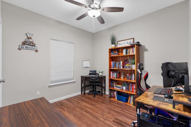 226 Spruce Ave, Luling, TX 78648