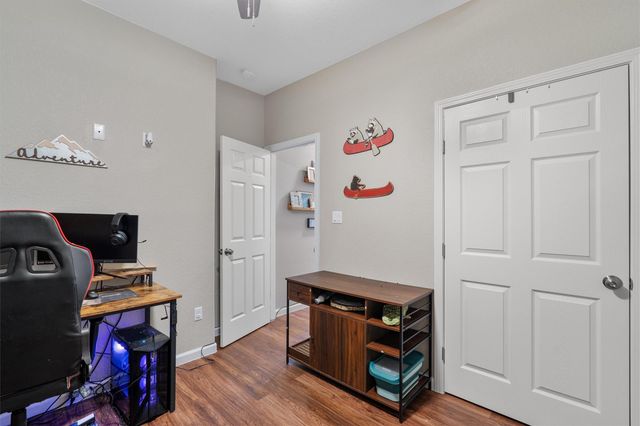 226 Spruce Ave, Luling, TX 78648