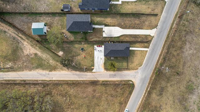 226 Spruce Ave, Luling, TX 78648