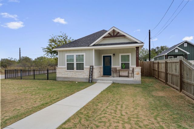226 Spruce Ave, Luling, TX 78648