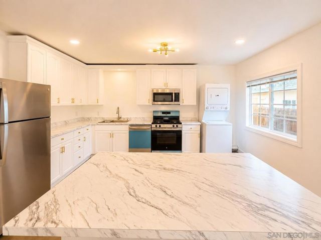 127 W 5th Ave, Escondido, CA 92025