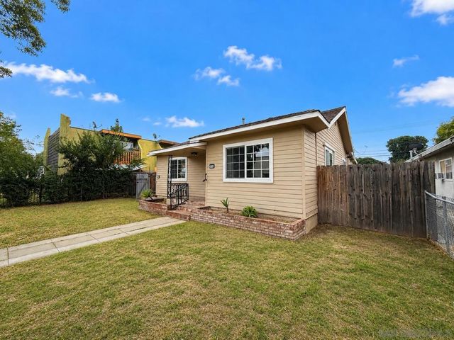 127 W 5th Ave, Escondido, CA 92025