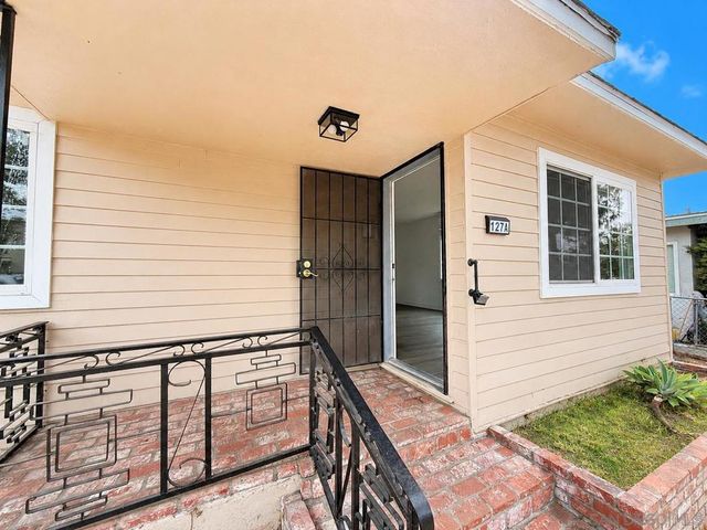 127 W 5th Ave, Escondido, CA 92025