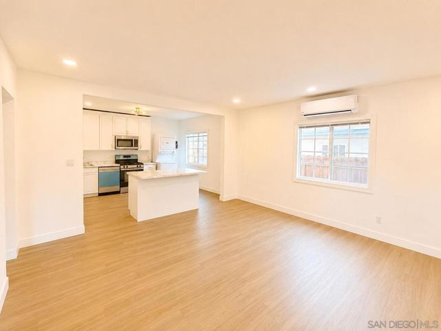 127 W 5th Ave, Escondido, CA 92025