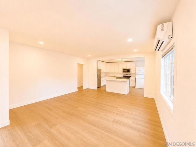 127 W 5th Ave, Escondido, CA 92025