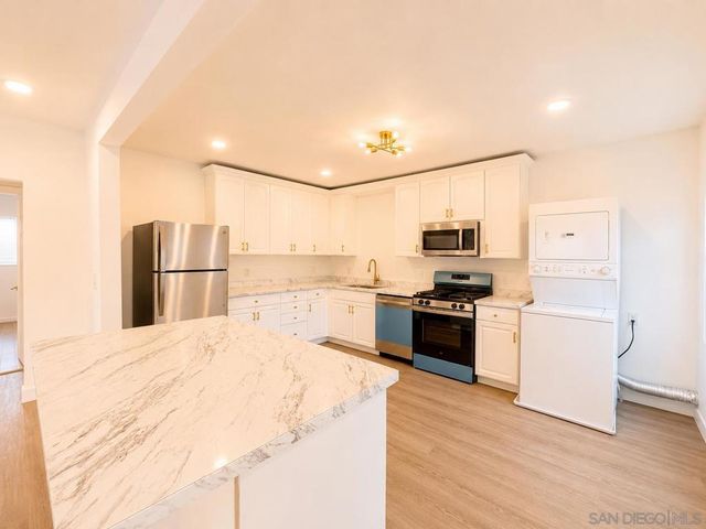 127 W 5th Ave, Escondido, CA 92025