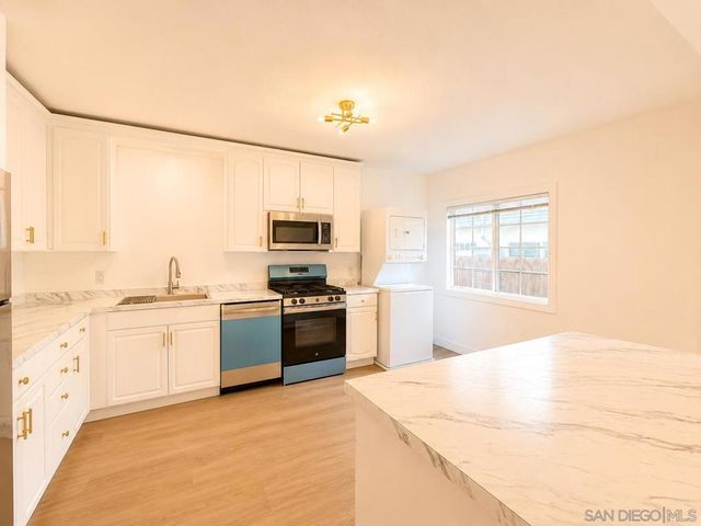 127 W 5th Ave, Escondido, CA 92025