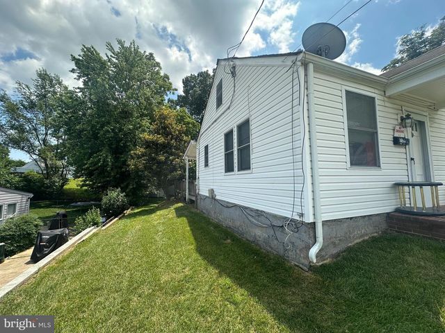 6909 KENFIG DR, Falls Church, VA 22042