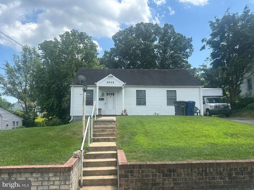 6909 KENFIG DR, Falls Church, VA 22042
