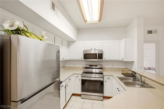 15590 Ocean Walk CIR 313, Fort Myers, FL 33908