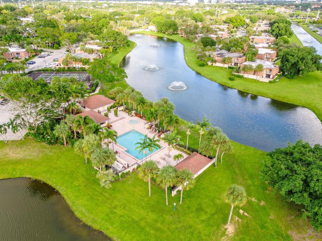 855 Blue Ridge Circle, West Palm Beach, FL 33409