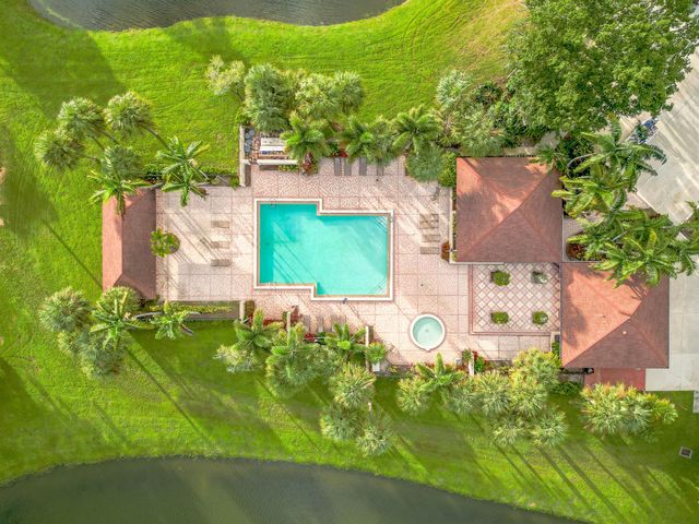 855 Blue Ridge Circle, West Palm Beach, FL 33409