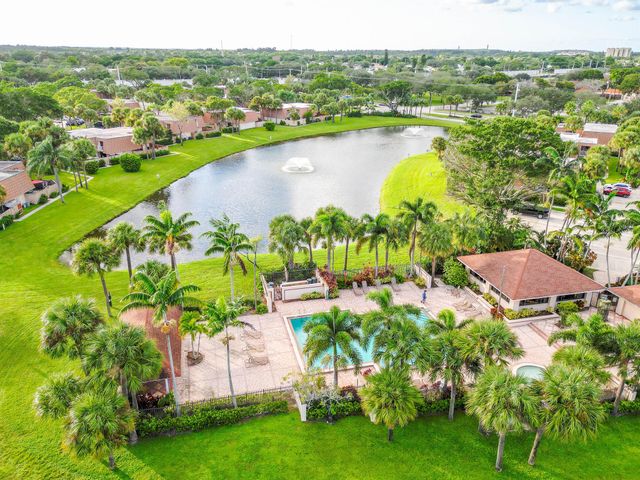 855 Blue Ridge Circle, West Palm Beach, FL 33409