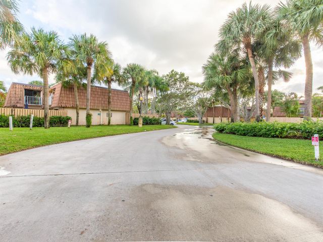 855 Blue Ridge Circle, West Palm Beach, FL 33409