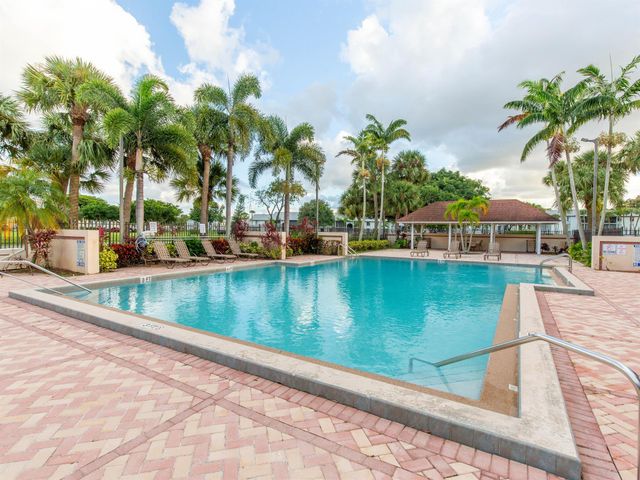 855 Blue Ridge Circle, West Palm Beach, FL 33409