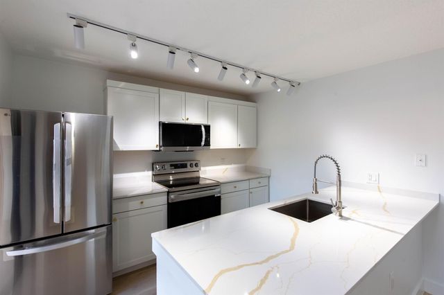 855 Blue Ridge Circle, West Palm Beach, FL 33409