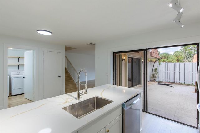 855 Blue Ridge Circle, West Palm Beach, FL 33409