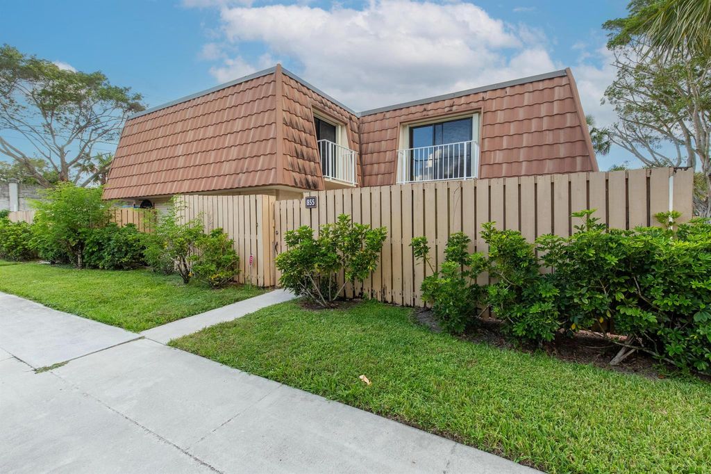 855 Blue Ridge Circle, West Palm Beach, FL 33409