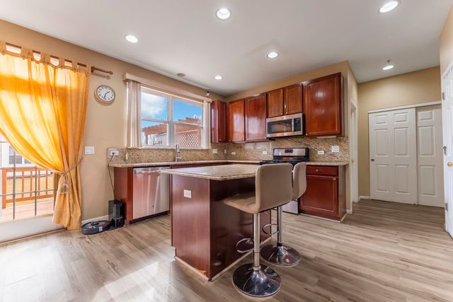 6085 Irene Drive, Hoffman Estates, IL 60192