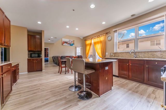 6085 Irene Drive, Hoffman Estates, IL 60192