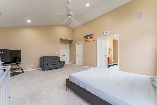 6085 Irene Drive, Hoffman Estates, IL 60192