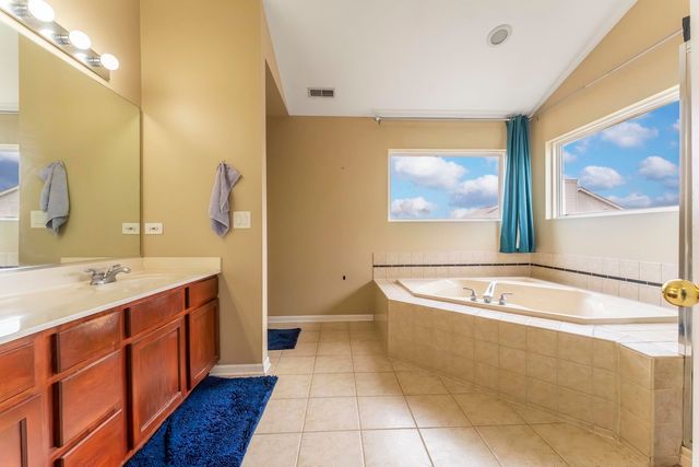 6085 Irene Drive, Hoffman Estates, IL 60192