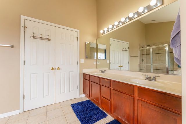 6085 Irene Drive, Hoffman Estates, IL 60192