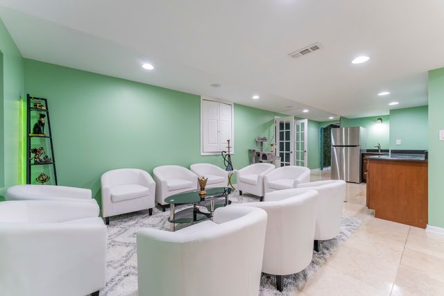 6085 Irene Drive, Hoffman Estates, IL 60192