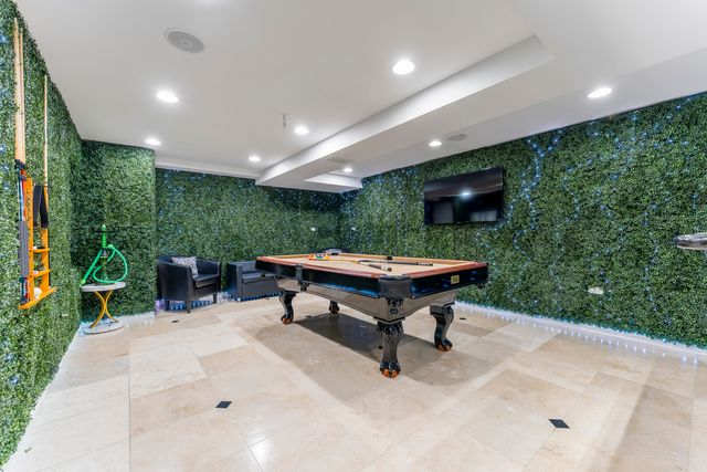 6085 Irene Drive, Hoffman Estates, IL 60192