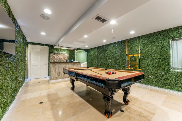 6085 Irene Drive, Hoffman Estates, IL 60192