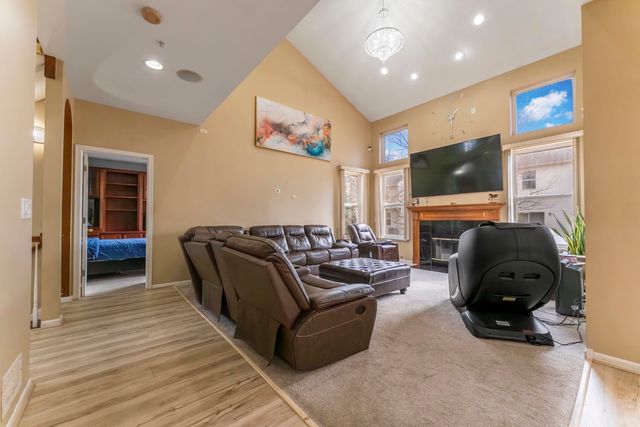 6085 Irene Drive, Hoffman Estates, IL 60192