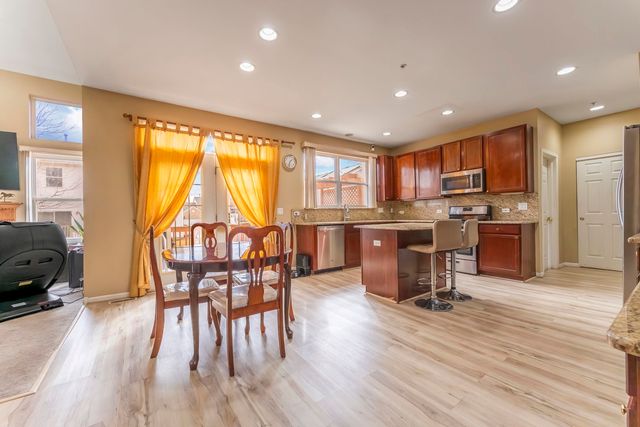 6085 Irene Drive, Hoffman Estates, IL 60192