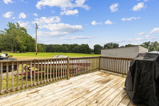 890 Akersville Rd, Lafayette, TN 37083