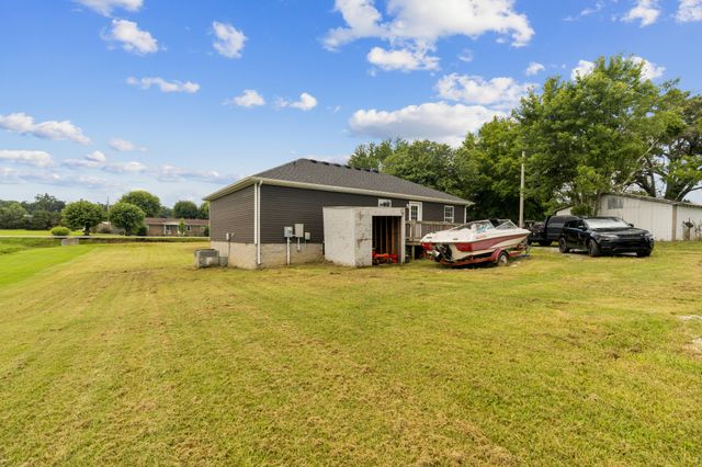 890 Akersville Rd, Lafayette, TN 37083