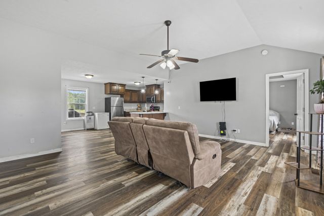 890 Akersville Rd, Lafayette, TN 37083