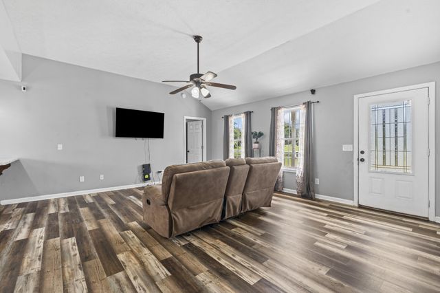 890 Akersville Rd, Lafayette, TN 37083
