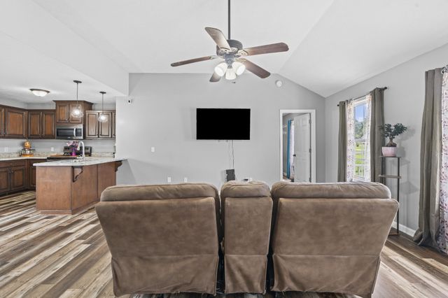 890 Akersville Rd, Lafayette, TN 37083
