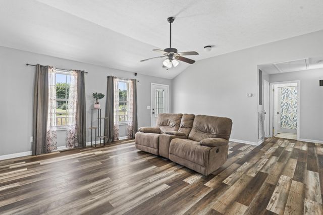 890 Akersville Rd, Lafayette, TN 37083